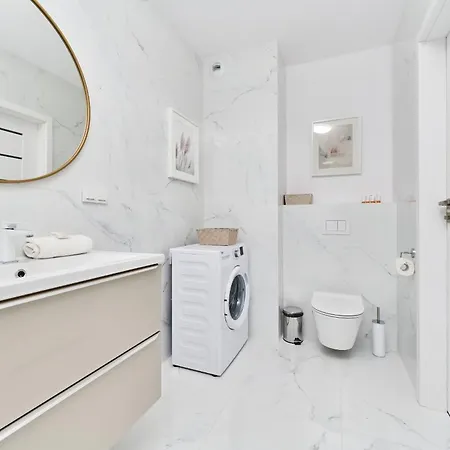 Prestige Gwiazdzista With Free Garage In By Renters Wrocław