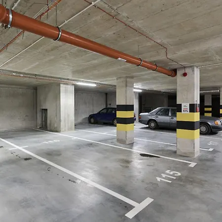 Prestige Gwiazdzista With Free Garage In By Renters Wrocław