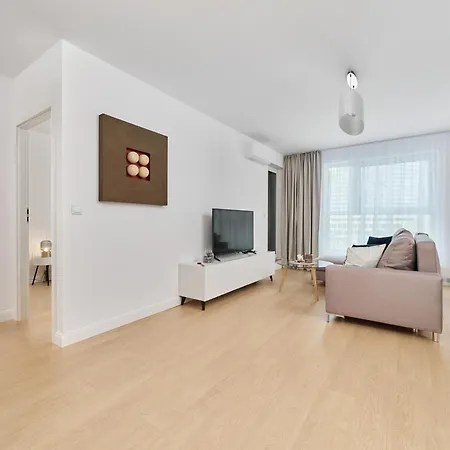 Prestige Gwiazdzista With Free Garage In By Renters ヴロツワフ