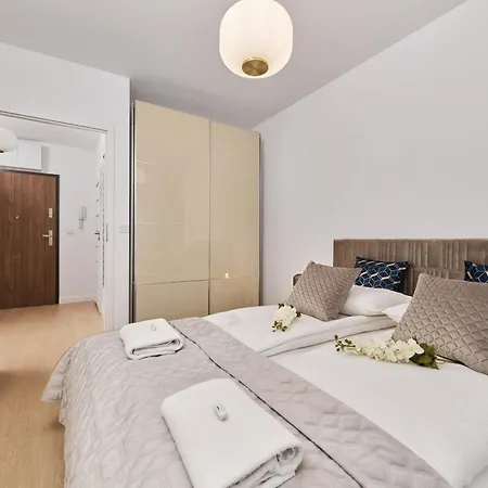 Prestige Gwiazdzista With Free Garage In By Renters ヴロツワフ